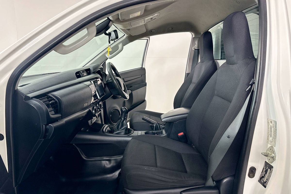 2020 Toyota HILUX SR (4x4) GUN126R FACELIFT 4X4