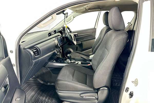 2020 Toyota Hilux SR (4x4) GUN126R FACELIFT 4X4