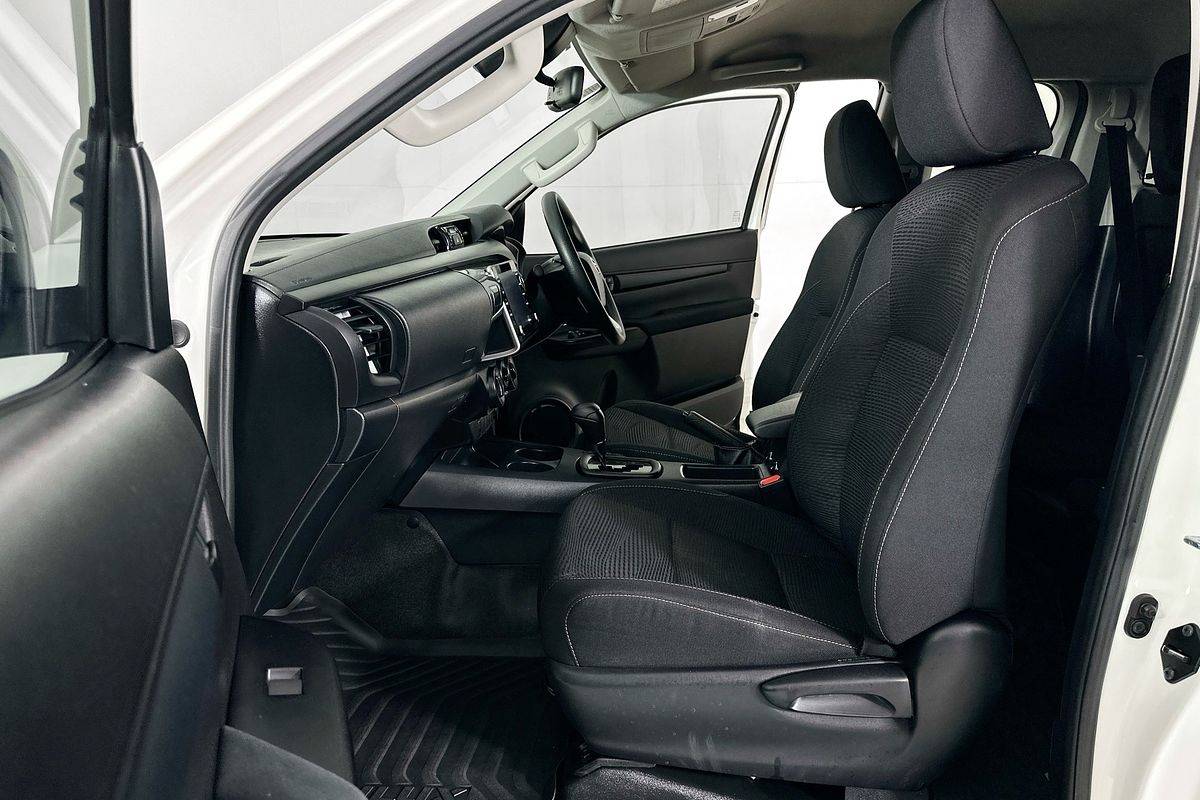 2021 Toyota HILUX SR (4x4) GUN126R 4X4