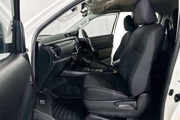 2021 Toyota HILUX SR (4x4) GUN126R 4X4