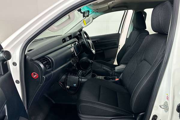 2018 Toyota HILUX SR (4x4) GUN126R MY17 4X4