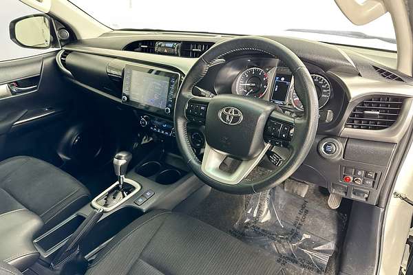 2021 Toyota HILUX SR5 (4x4) GUN126R FACELIFT 4X4