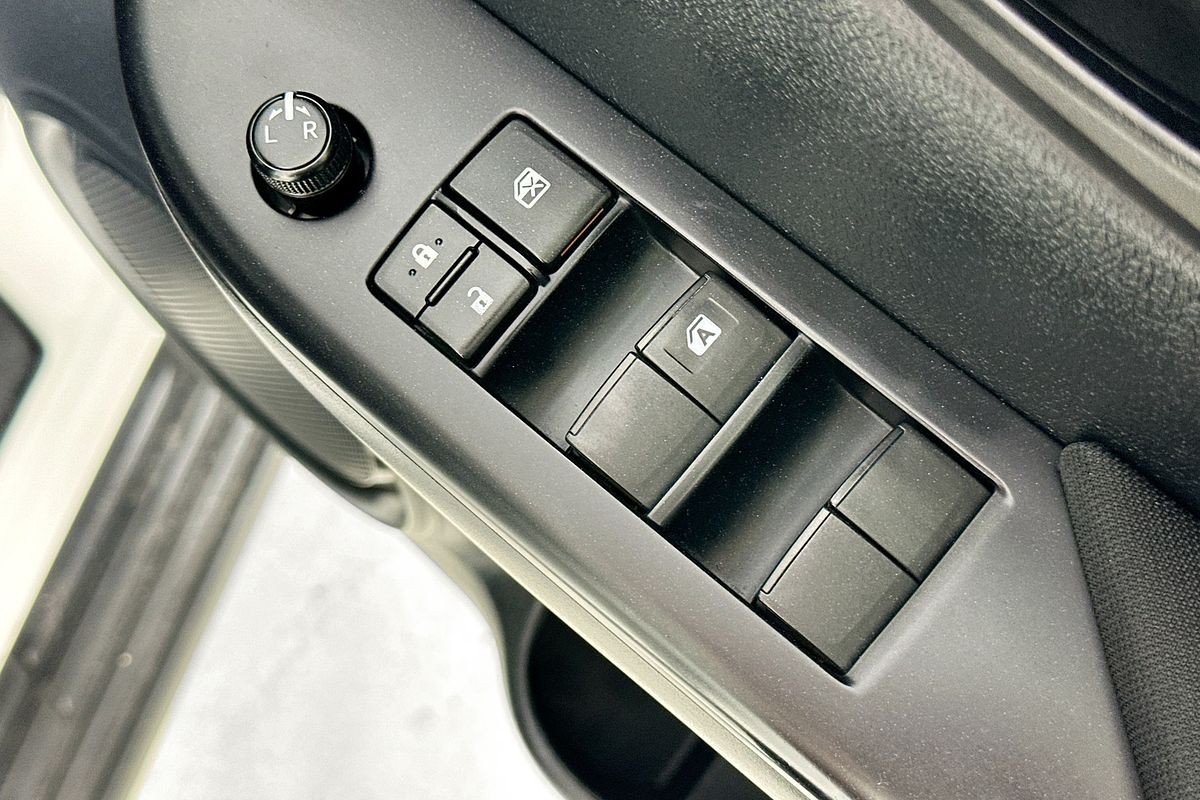 2020 Toyota HILUX SR (4x4) GUN126R FACELIFT 4X4