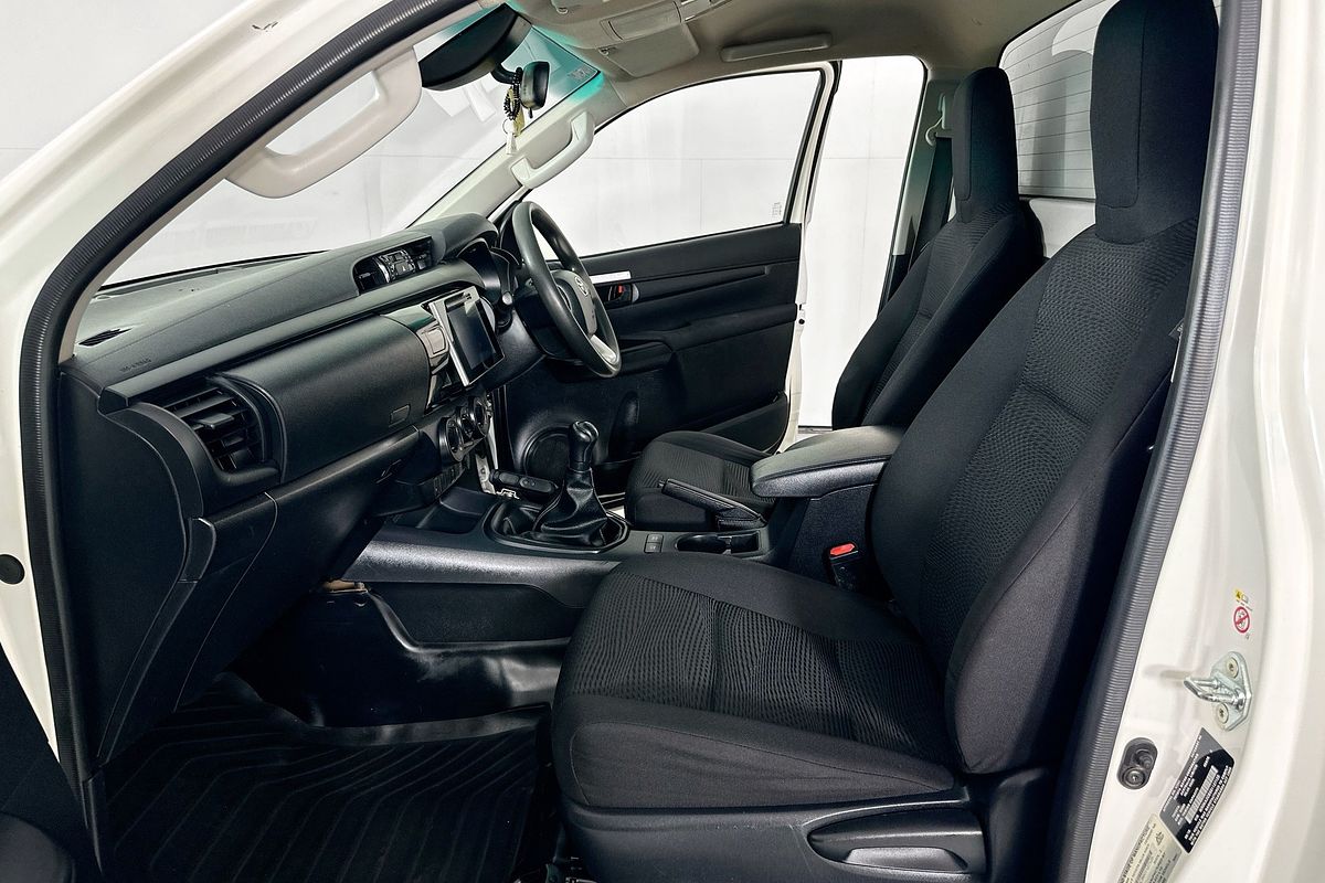 2019 Toyota HILUX SR (4x4) GUN126R MY19 4X4