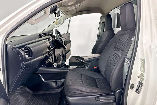 2019 Toyota HILUX SR (4x4) GUN126R MY19 4X4