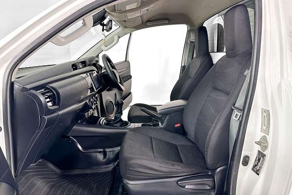 2019 Toyota HILUX SR (4x4) GUN126R MY19 4X4