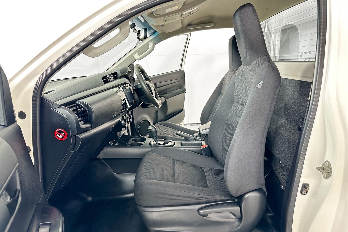 2018 Toyota HILUX SR (4x4) GUN126R MY17 4X4