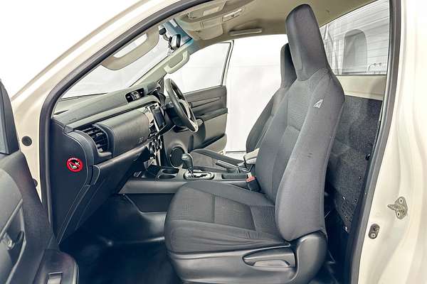 2018 Toyota HILUX SR (4x4) GUN126R MY17 4X4