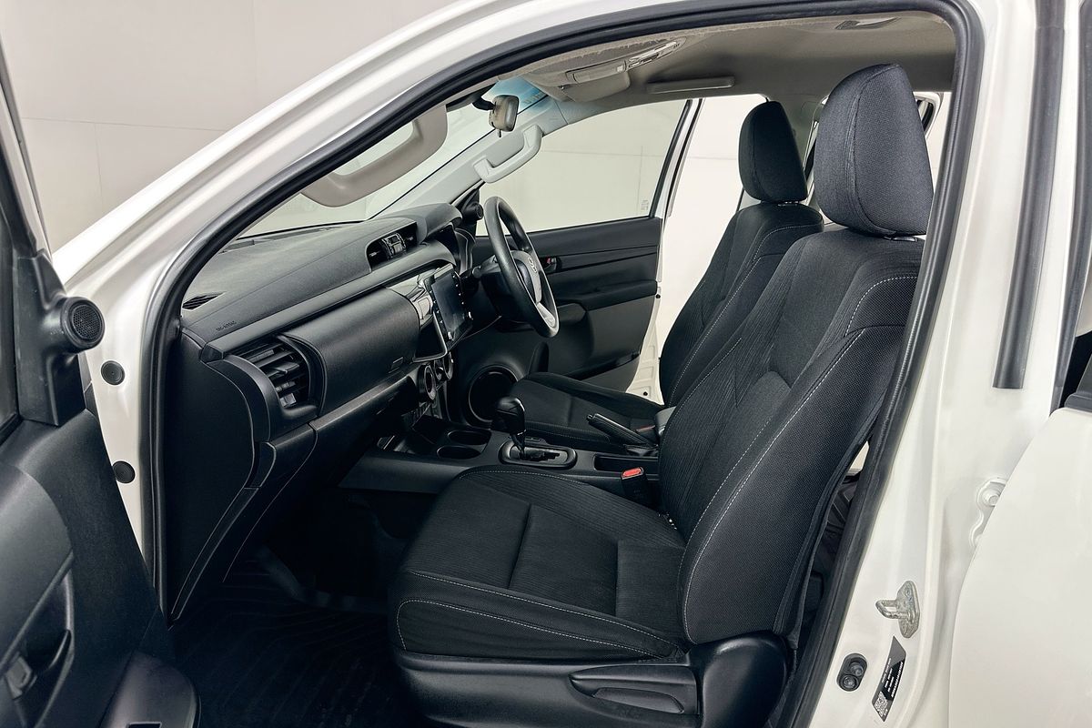 2021 Toyota HILUX SR (4x4) GUN126R FACELIFT 4X4