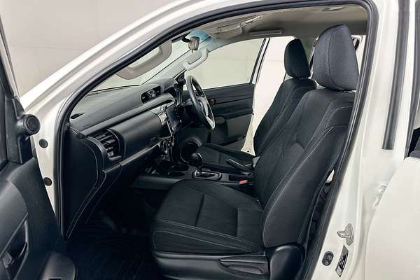 2021 Toyota HILUX SR (4x4) GUN126R FACELIFT 4X4
