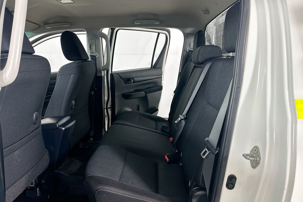 2021 Toyota HILUX SR (4x4) GUN126R FACELIFT 4X4