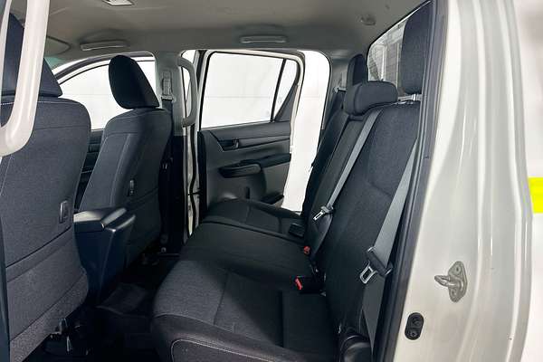 2021 Toyota HILUX SR (4x4) GUN126R FACELIFT 4X4