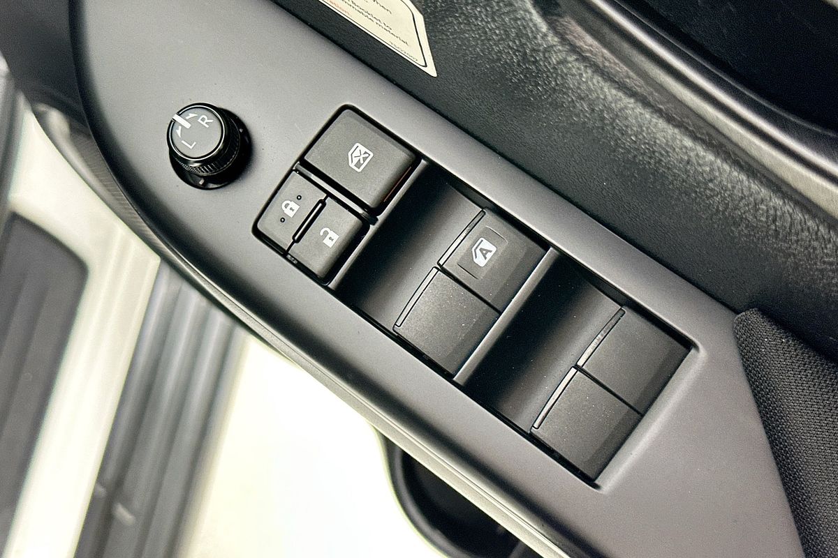 2020 Toyota HILUX SR (4x4) GUN126R FACELIFT 4X4
