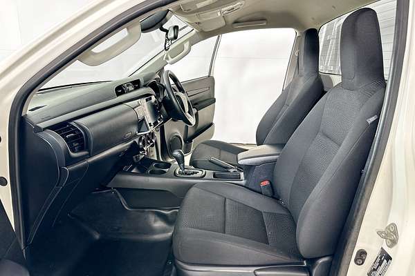 2021 Toyota HILUX SR (4x4) GUN126R FACELIFT 4X4