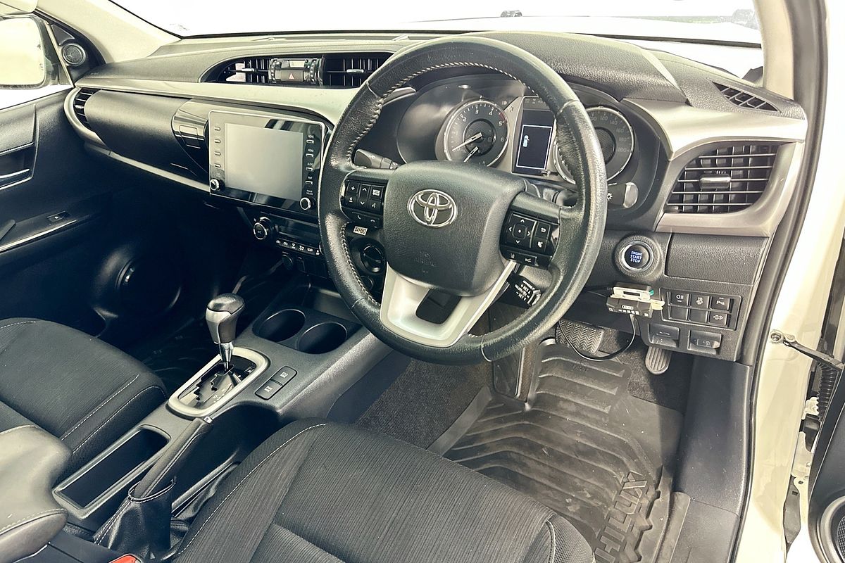 2021 Toyota HILUX SR5 (4x4) GUN126R FACELIFT 4X4