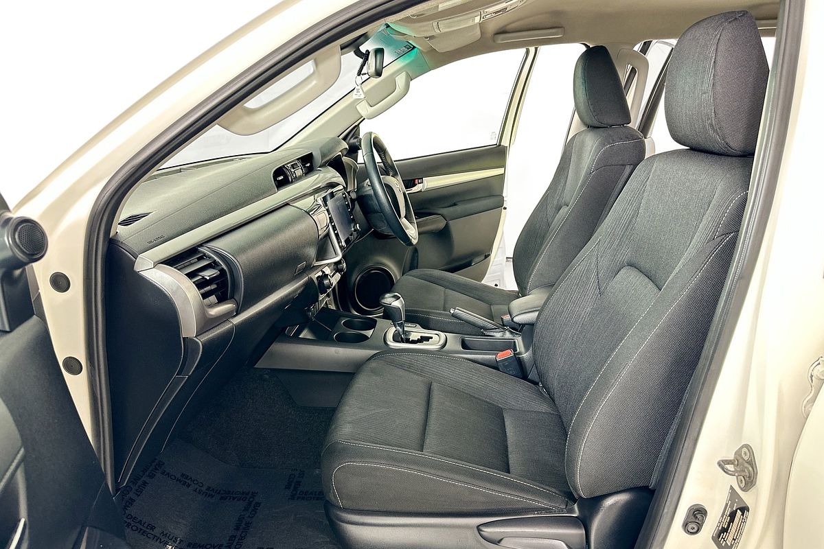 2021 Toyota HILUX SR5 (4x4) GUN126R FACELIFT 4X4