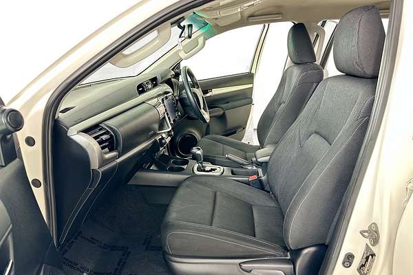 2021 Toyota HILUX SR5 (4x4) GUN126R FACELIFT 4X4