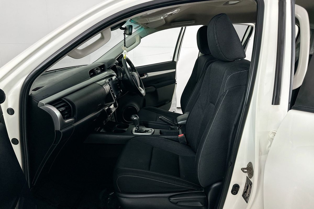 2021 Toyota HILUX SR5 (4x4) GUN126R 4X4