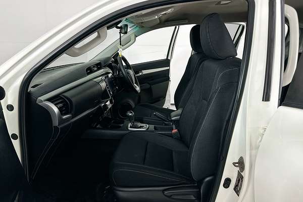 2021 Toyota HILUX SR5 (4x4) GUN126R 4X4