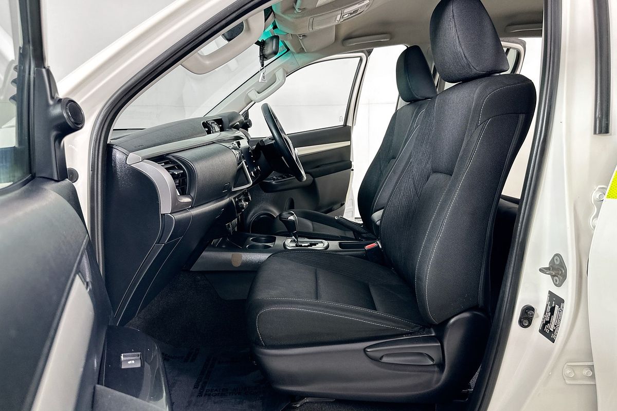 2021 Toyota HILUX SR5 (4x4) GUN126R 4X4