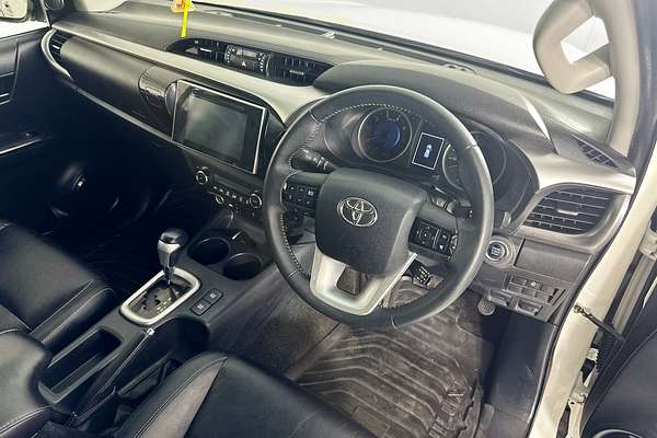 2017 Toyota HILUX SR5 (4x4) GUN126R 4X4