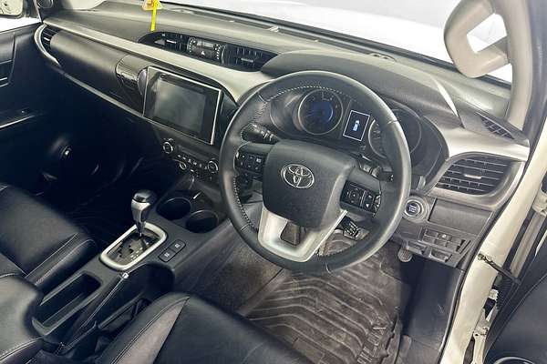 2017 Toyota HILUX SR5 (4x4) GUN126R 4X4
