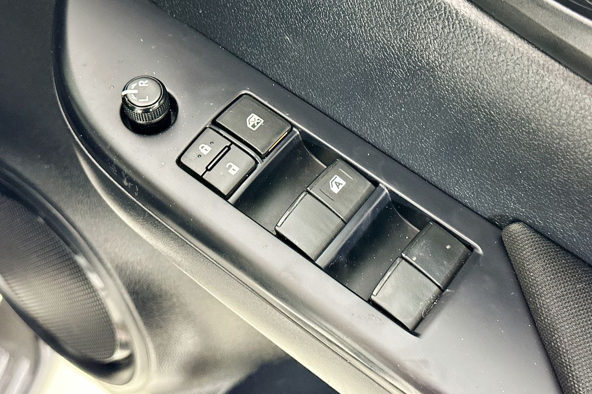 2018 Toyota HILUX SR (4x4) GUN126R MY17 4X4