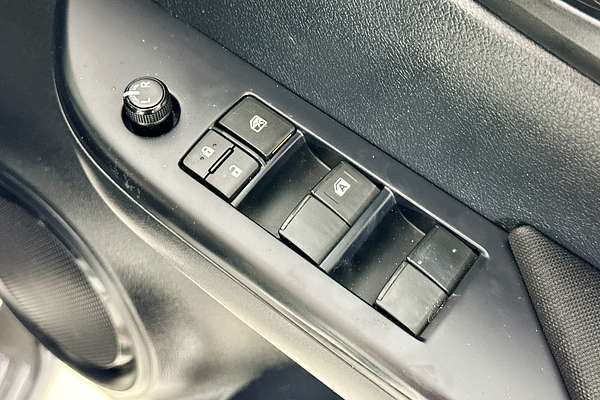 2018 Toyota HILUX SR (4x4) GUN126R MY17 4X4