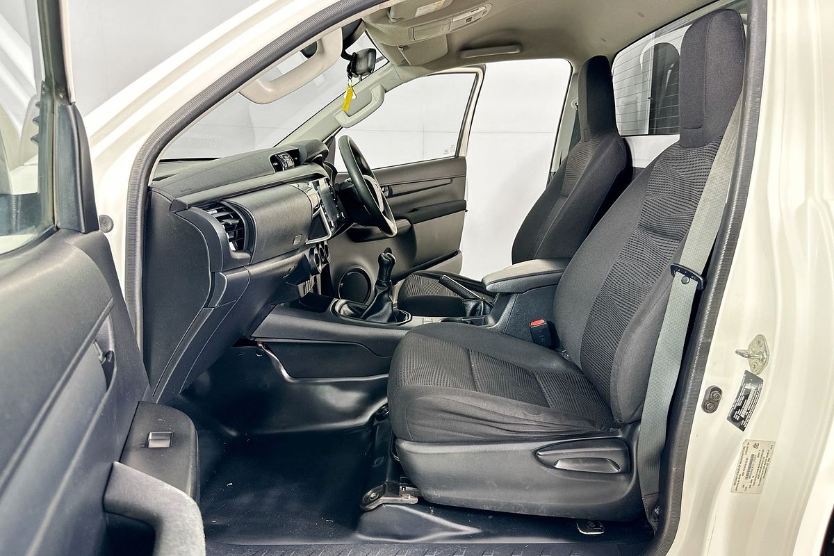 2020 Toyota HILUX SR (4x4) GUN126R FACELIFT 4X4