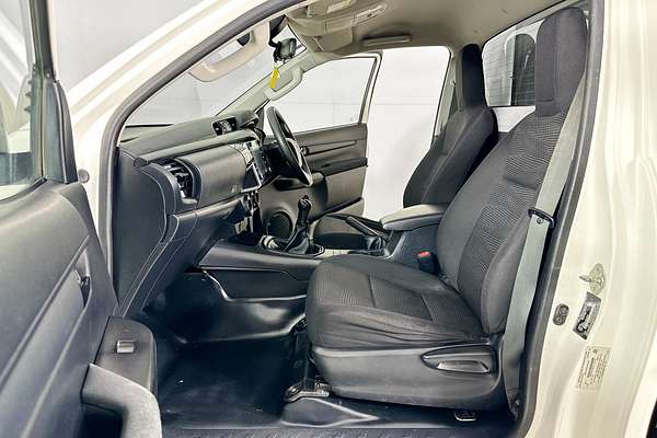 2020 Toyota HILUX SR (4x4) GUN126R FACELIFT 4X4