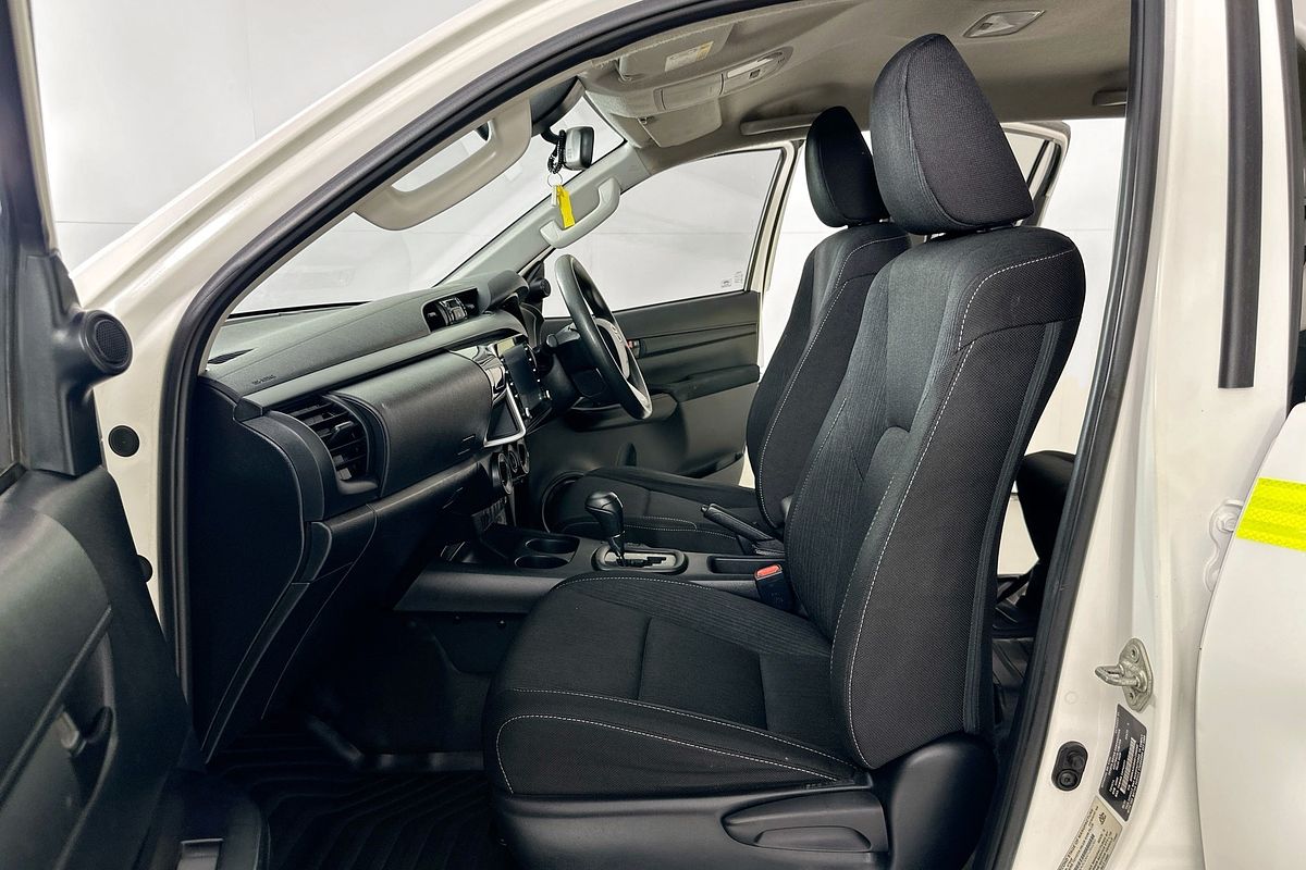 2021 Toyota HILUX SR (4x4) GUN126R FACELIFT 4X4