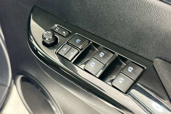 2015 Toyota HILUX SR5 (4x4) GUN126R 4X4