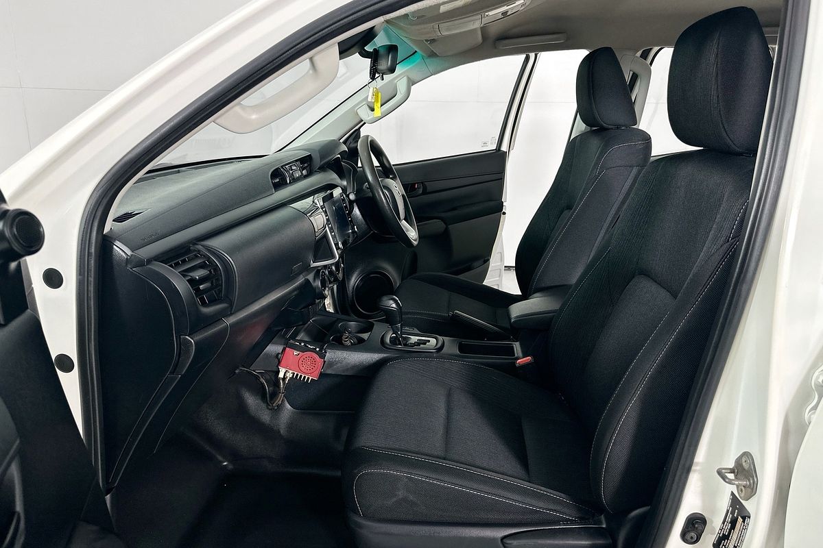 2021 Toyota HILUX SR (4x4) GUN126R FACELIFT 4X4