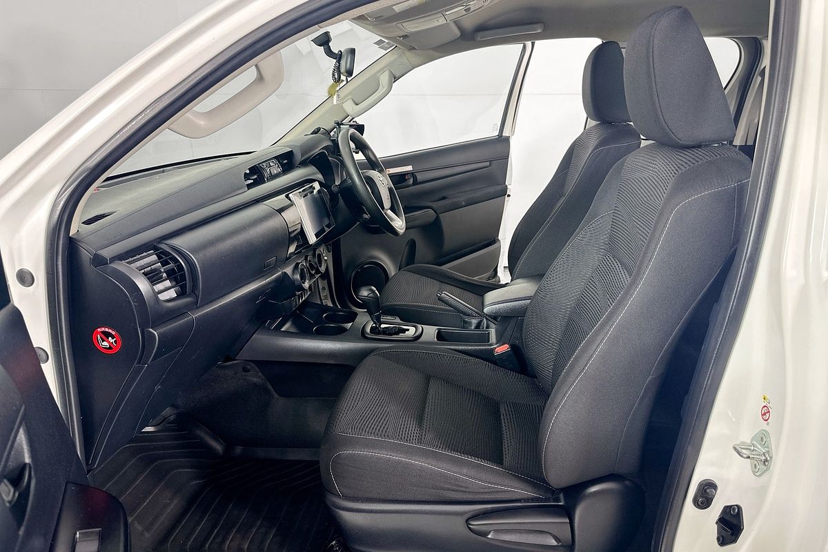 2019 Toyota HILUX SR (4x4) GUN126R MY19 UPGRADE 4X4