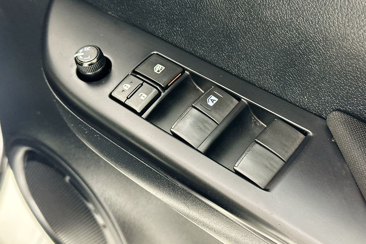 2019 Toyota HILUX SR (4x4) GUN126R MY19 4X4