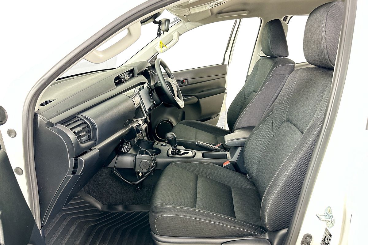2024 Toyota HILUX SR 48V (4x4) GUN126R 4X4