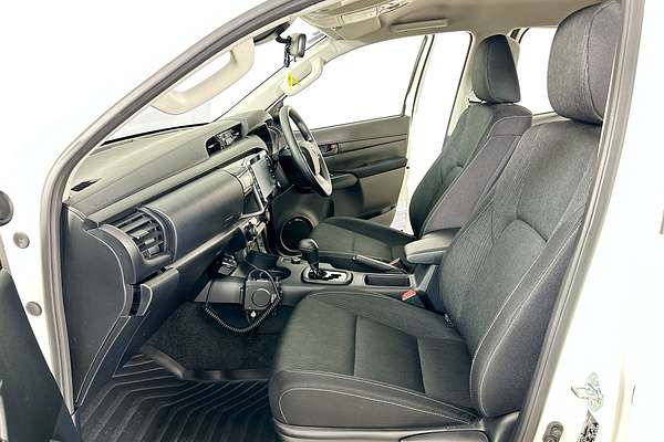 2024 Toyota HILUX SR 48V (4x4) GUN126R 4X4
