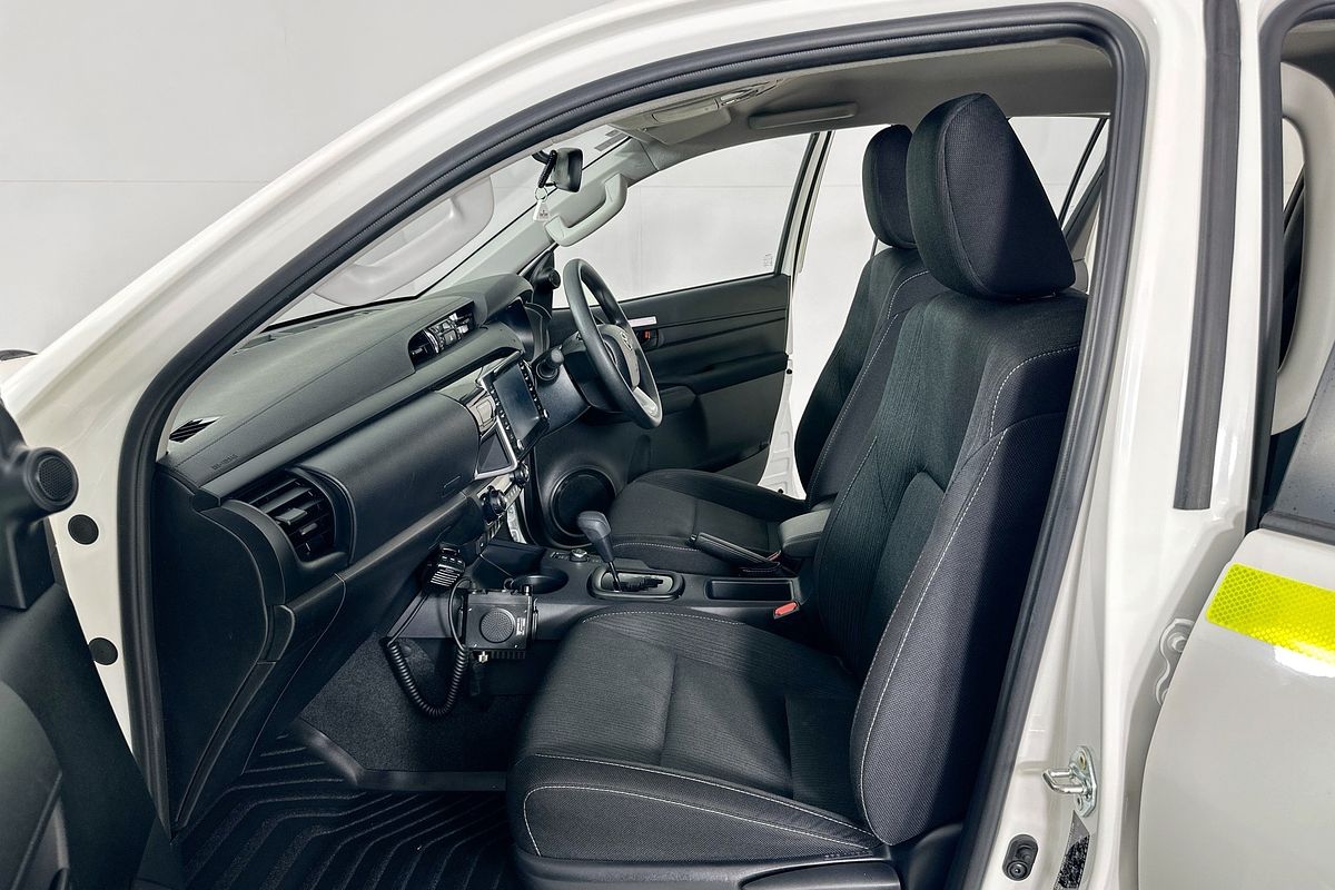 2024 Toyota HILUX SR 48V (4x4) GUN126R 4X4