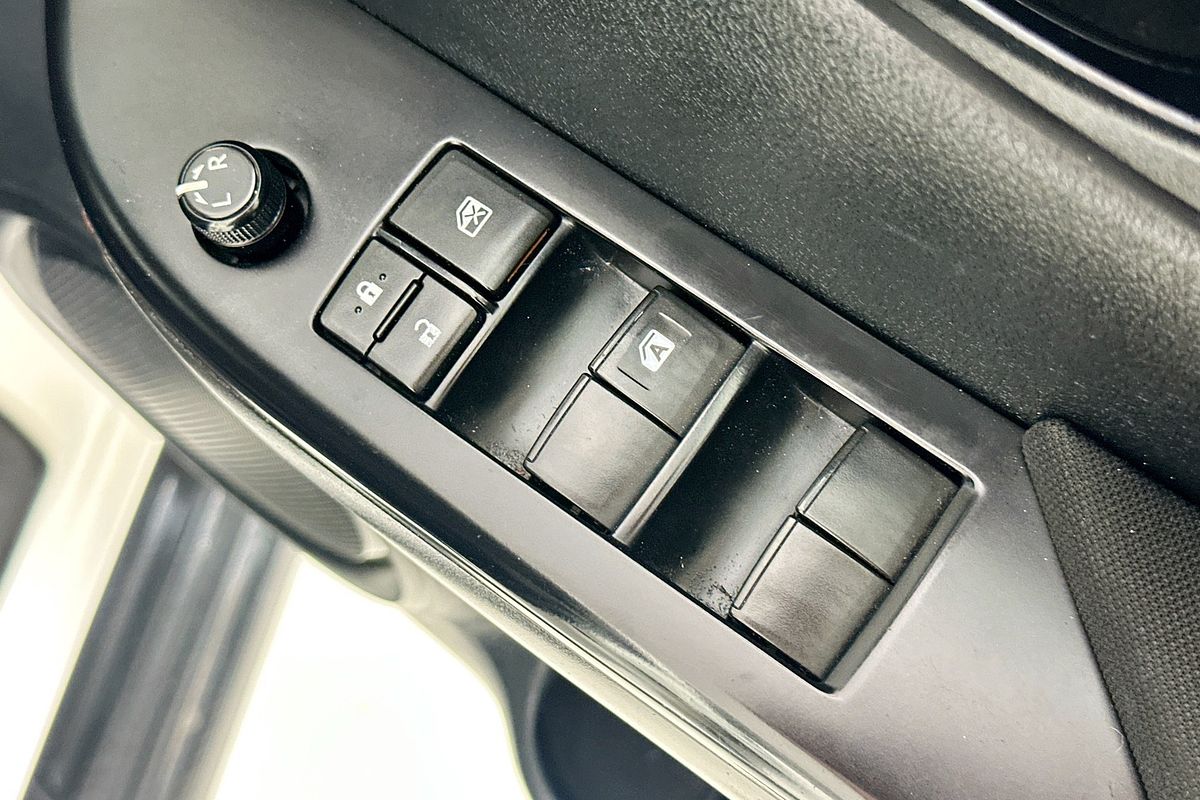 2018 Toyota HILUX SR (4x4) GUN126R MY19 4X4