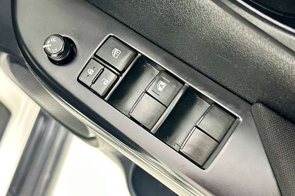 2018 Toyota HILUX SR (4x4) GUN126R MY19 4X4