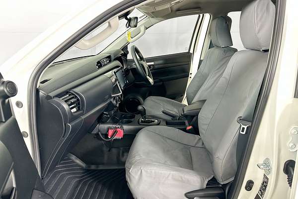 2025 Toyota HILUX SR (4x4) STEEL WHEELS GUN126R RC 4X4