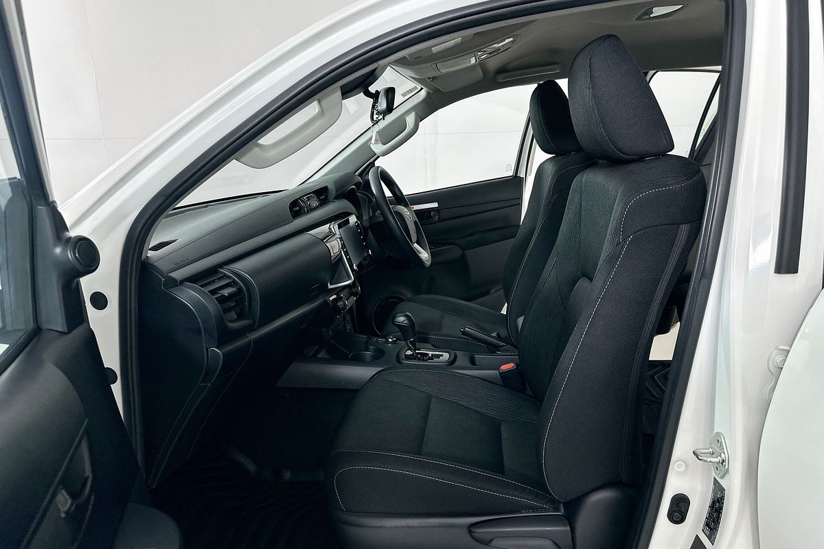 2024 Toyota HILUX SR 48V (4x4) GUN126R 4X4