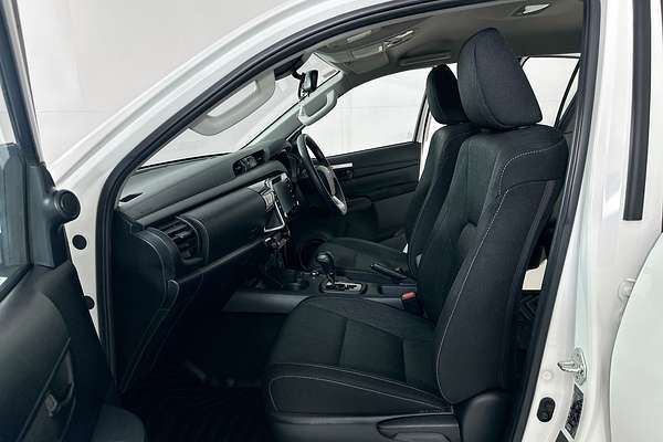 2024 Toyota HILUX SR 48V (4x4) GUN126R 4X4