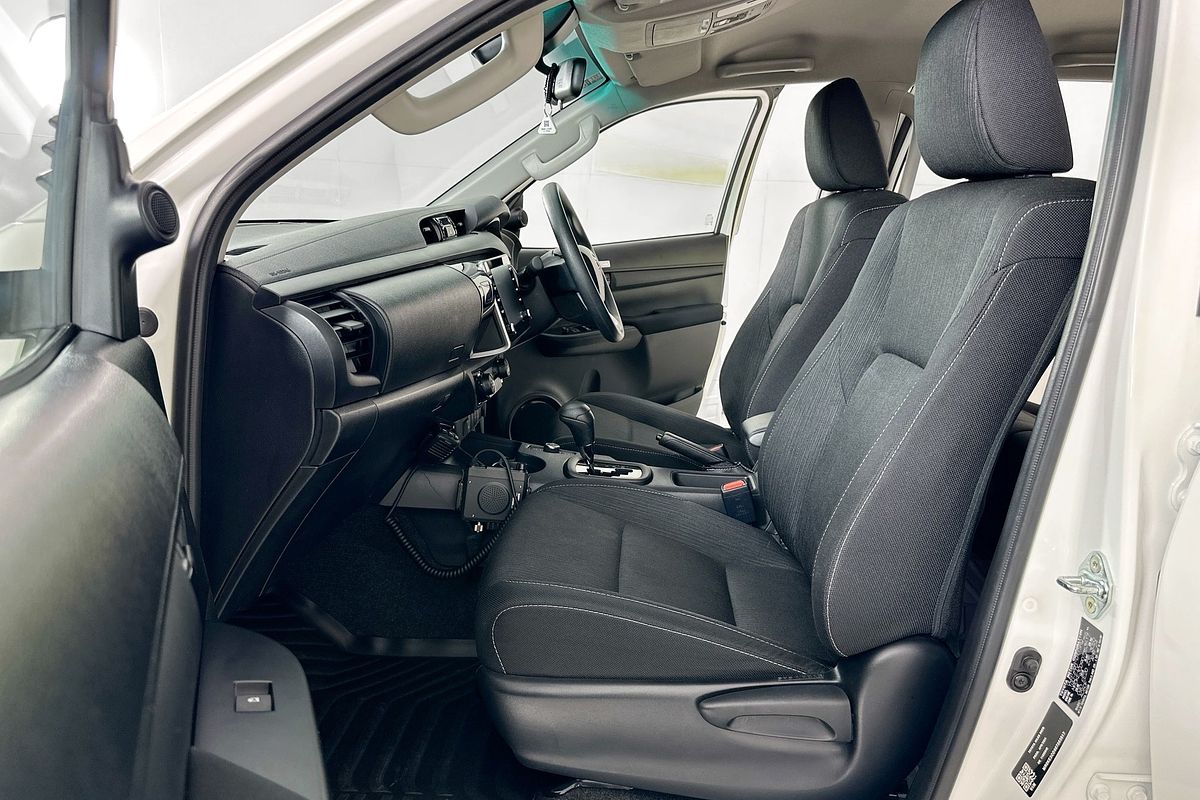 2024 Toyota HILUX SR 48V (4x4) GUN126R 4X4