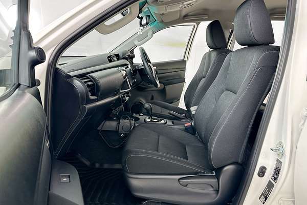 2024 Toyota HILUX SR 48V (4x4) GUN126R 4X4