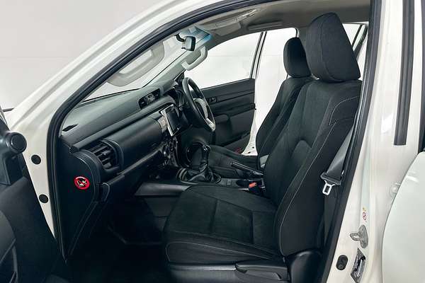 2018 Toyota HILUX SR (4x4) GUN126R MY19 4X4