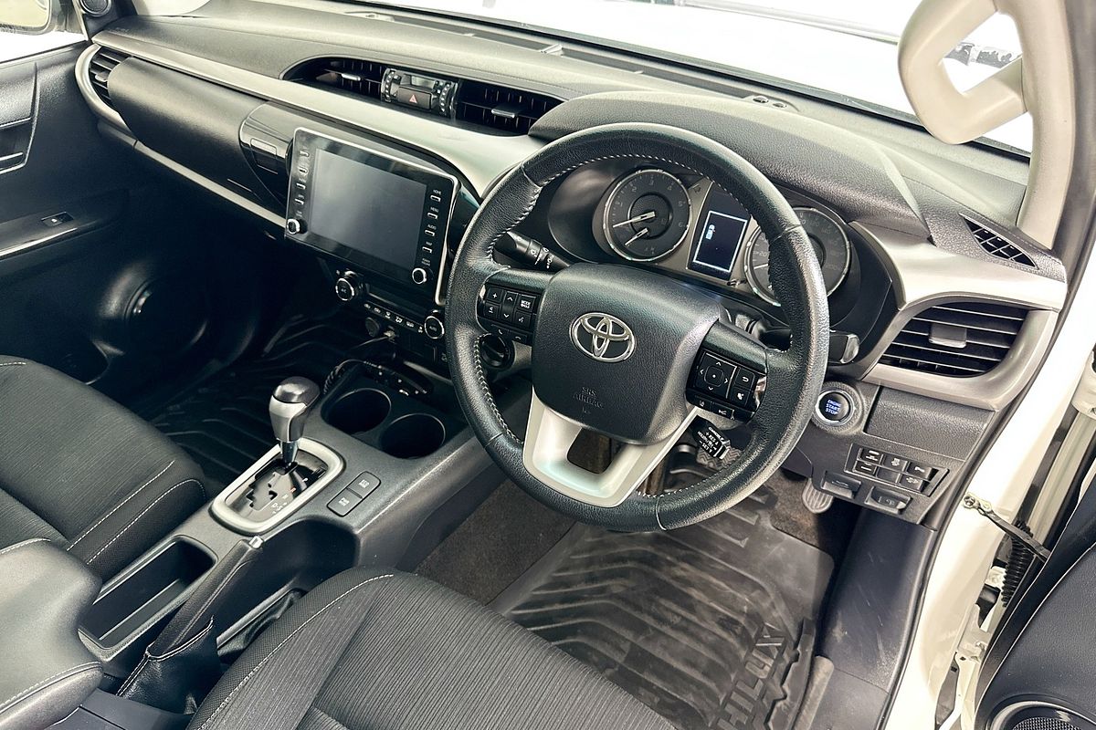 2021 Toyota HILUX SR5 (4x4) GUN126R FACELIFT 4X4