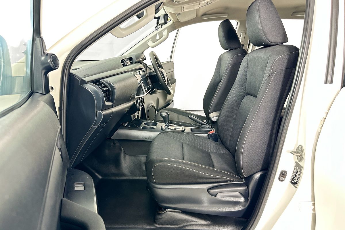 2021 Toyota HILUX SR (4x4) GUN126R 4X4