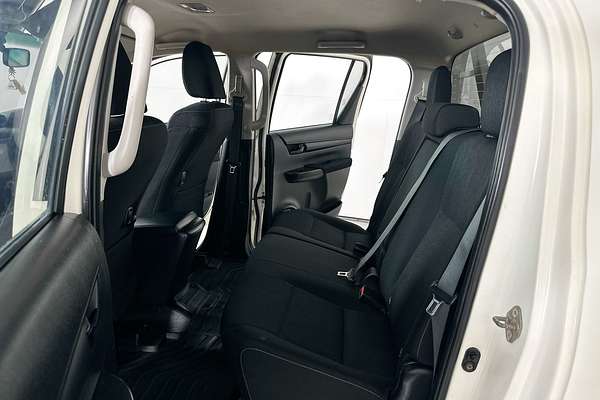 2021 Toyota HILUX SR (4x4) GUN126R FACELIFT 4X4