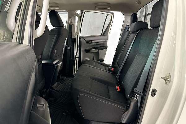 2021 Toyota HILUX SR (4x4) GUN126R FACELIFT 4X4